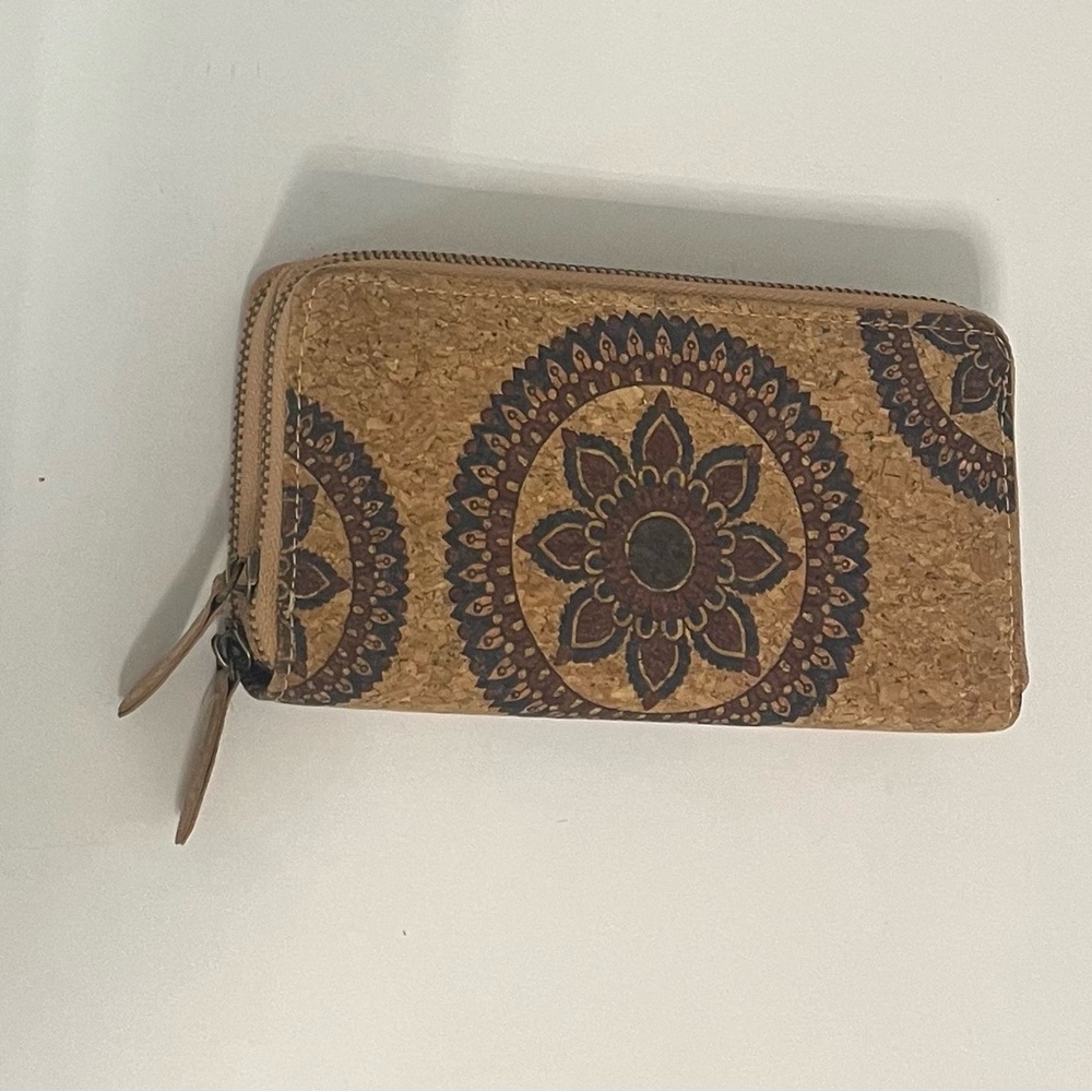 Natural cork crossbody bag and Cork zip around Wallet - Picture 4 of 16